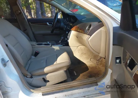 2013 Mercedes-Benz C 250 Sport из США, поврежденный, VIN WDDGF4HB0DA767038